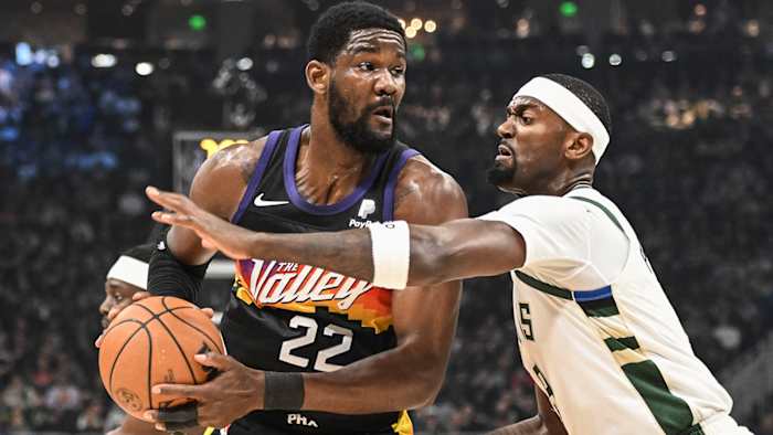 Phoenix Suns center Deandre Ayton (22) gets pressure from Milwaukee Bucks center Bobby Portis.